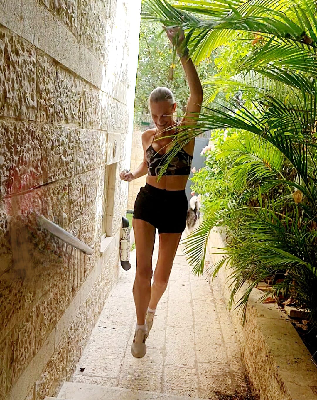 דר' לני שמיר שם טוב, הקליניקה, נטורופתיה, הרזיה, ניקוי רעלים, זריקות הרזיה